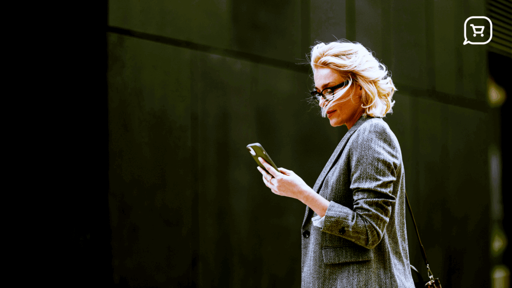 Imagem ilustrativa sobre WhatsApp Marketing, com destaque para um celular exibindo ícones de mensagens, carrinho de compras e gráficos de desempenho.