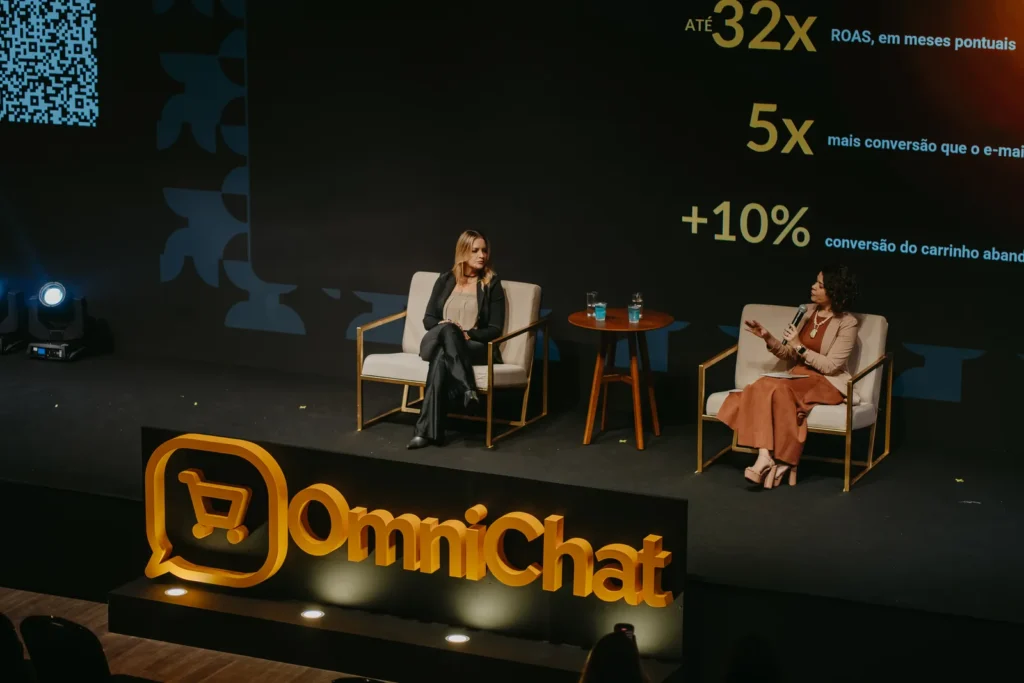 Karina Conrado, da Decathlon, e Vanessa Botega, da OmniChat, no case Decathlon do OmniChat Connection 2026